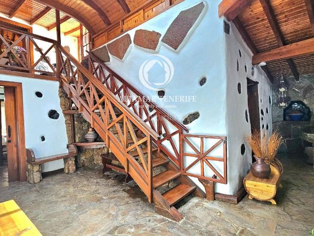 Casa adosada en venta en Santiago del Teide, Tamaimo Arguayo. Casa Canaria Reformada y Bien Cuidada con Jardín. Casas adosadas Santiago del.
