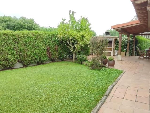 Casa adosada en venta en Santillana del Mar. CHALET CON JARDÍN Y 2 PLAZAS DE GARAJE EN VIVEDA. Casas adosadas Santillana del.