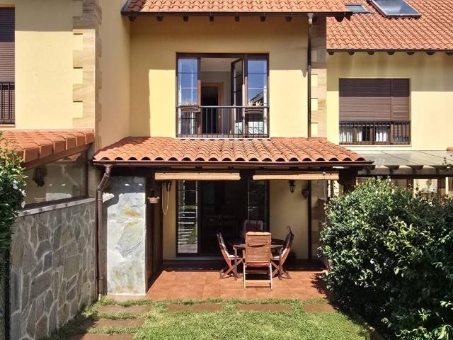 Casa adosada en Venta en Santillana del Mar