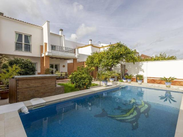 Casa adosada en Venta en Santiponce