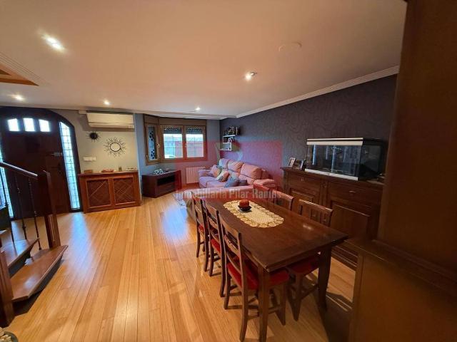 Casa adosada en Venta en Sariegos