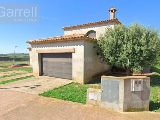 Casa adosada en venta en Vilanant. Casa OCUPADA de 178 m en VILANANT, Girona, ofrece 4 habitaciones y 3 baños en una ubicación conveniente, rodeada de servicios ese. Casas adosadas.