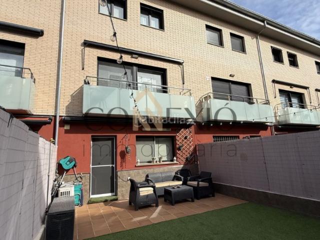 Casa adosada en venta en Sarrià de Ter. OPORTUNITAT A SARRIA DE TER. Casas adosadas Sarrià de.