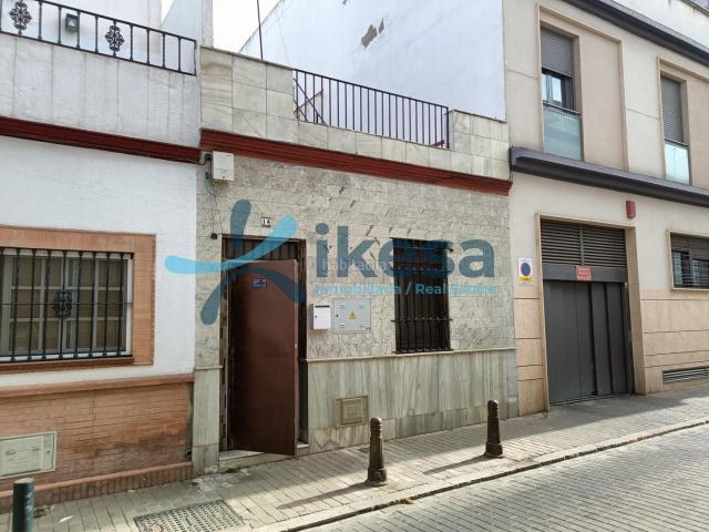 Casa adosada en venta en Sevilla, Barrio del Nervión. Venta de Casa adosada de planta baja en Nervión Sevilla. Casas adosadas.