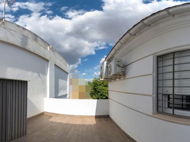 Casa adosada en venta en Sevilla, Colores Entreparques. Magnífico Adosado con Reforma Integral y Patio Privado en Sevilla Este. Casas adosadas.