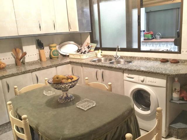 Casa adosada en venta en Sevilla, El Cerro. Venta de casa de 2 plantas patio azotea con 3 dormitorios, en Cerro del Águila. Casas adosadas.