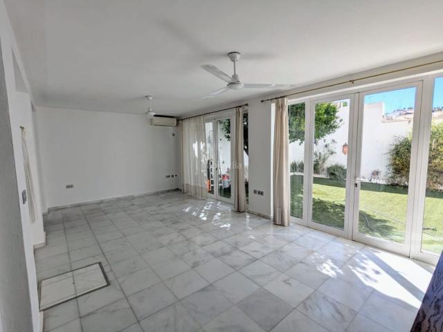 Casa adosada en venta en Sevilla, La Buhaira. Casa en la mejor zona de Nervión. Casas adosadas.