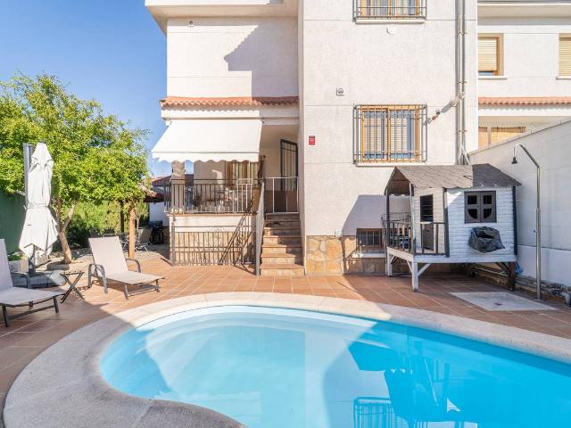 Casa adosada en Venta en Sevilla la Nueva