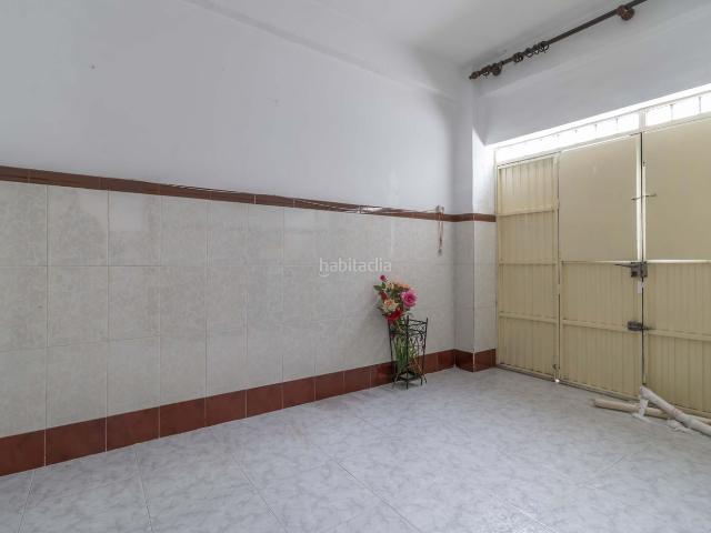 Casa adosada en venta en Sevilla, La Plata. CASA DE DOS PLANTAS CON GARAJE Y PATIO A LA VENTA EN SU EMINENCIA. Casas adosadas.