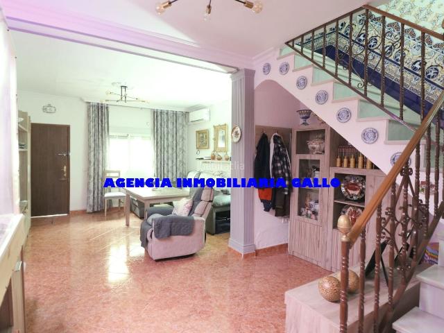 Casa adosada en venta en Sevilla, La Plata. Casa en venta junto ambulatorio La Plata. Casas adosadas.