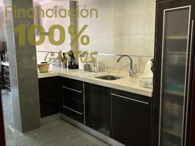 Casa adosada en venta en Sevilla, Parque Alcosa. CHALET DE ESQUINA REFORMADO 3 PLANTAS PISCINA EN SEVILLA ESTE. Casas adosadas.