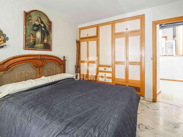 Casa adosada en venta en Sevilla, Santa Catalina. Exclusivo chalet adosado con 7 dormitorios en el centro de Sevilla Se presenta esta singular vivienda situada en el centro de Sev. Casas adosadas.