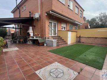 Casa adosada en Venta en Sector S