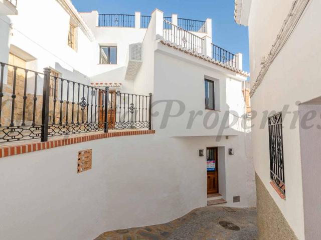 Casa adosada en Venta en Sedella