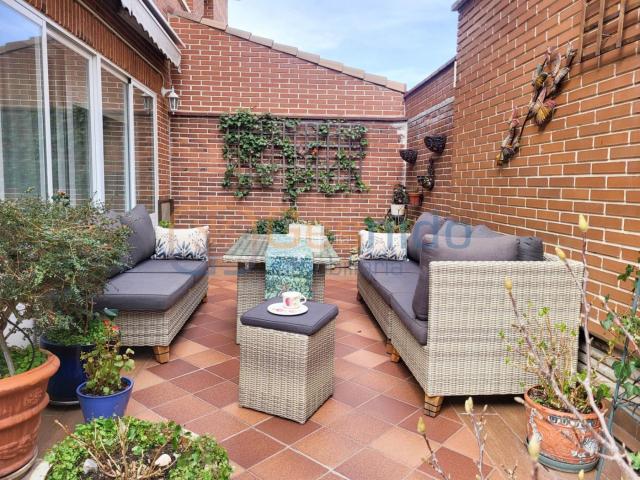 Casa adosada en venta en Segovia, Sector Plaza de Toros. EXCLUSIVO CHALET con patio EN NUEVA SEGOVIA. de 4 Dormitorios y 3 baños. Casas adosadas.