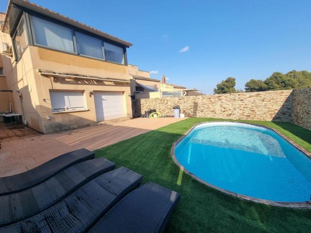Casa adosada en venta en Segur de Calafell, Segur de Calafell Nucli Urbà Costa Dorada. PRECIOSA CASA EN ZONA TRANQUILA DE SEGUR DE CALAFELL. Casas adosadas Segur de.