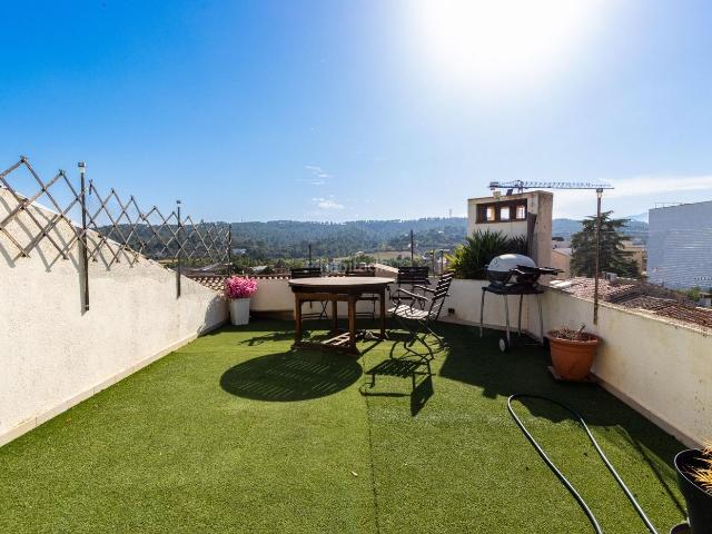 Casa adosada en venta en Sentmenat. CASA ADOSADA CON GARAGE Y TERRAZA EN EL CENTRO. Casas adosadas.