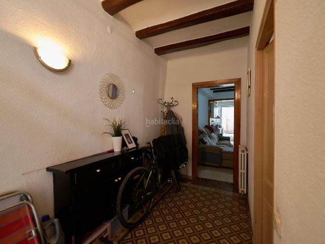 Casa adosada en venta en Sentmenat. Casa en el centro de Sentmenat con parcela de 480 m² y fachada a dos calles. Casas adosadas.