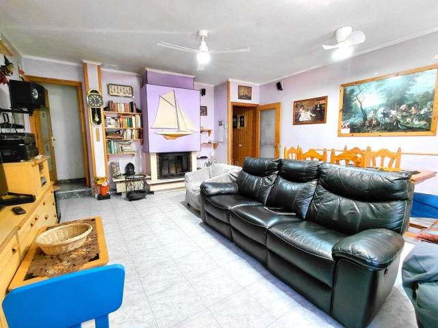 Casa adosada en venta en Sentmenat. ENCANTADORA CASA EN EL CENTRO. Casas adosadas.