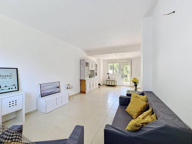 Casa adosada en Venta en Serra
