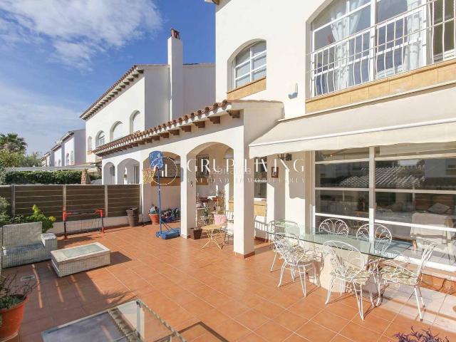 Casa adosada en venta en Sitges, Ametllers Poble Sec Costa Dorada. VIVIENDA CON VISTAS ABIERTAS Y AMPLIOS ESPACIOS EN UNA DE LAS MEJORES ZONAS DE SITGES. Casas adosadas.