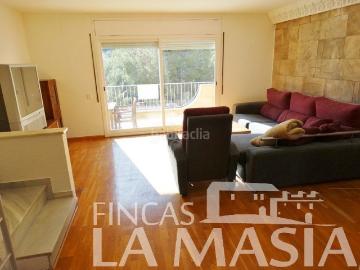 Casa adosada en venta en Sitges, Les Botigues de Sitges Costa Dorada. Amplio chalet adosado con zona comunitaria. Casas adosadas.