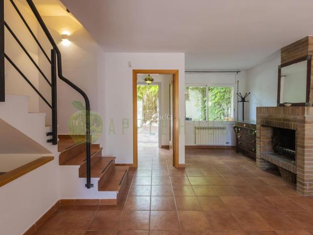 Casa adosada en venta en Sitges, Levantina Montgavina Quintmar Costa Dorada. Casas adosadas.