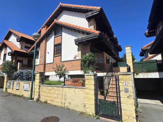 Casa adosada en Venta en Suances