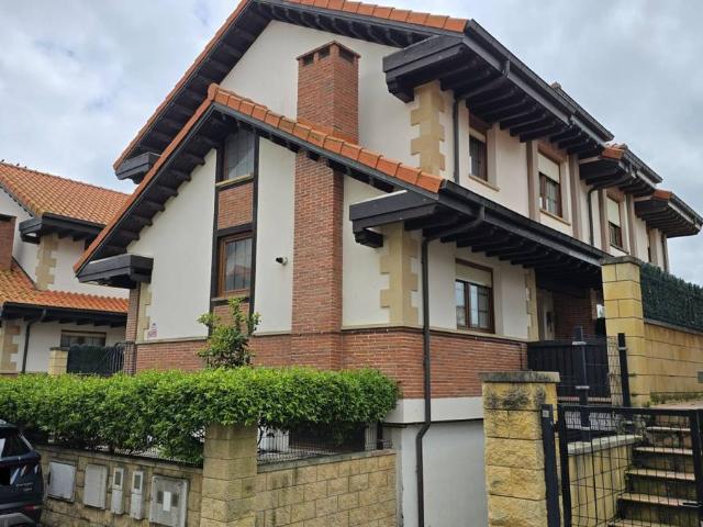 Casa adosada en Venta en Suances