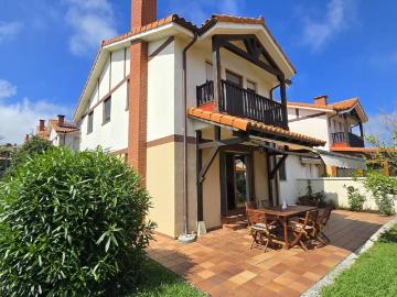 Casa adosada en Venta en Suances