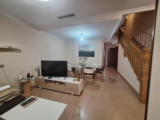 Casa adosada en Venta en Sueca ciudad