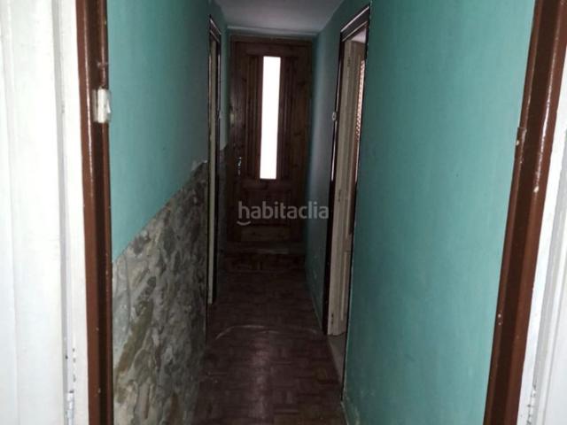 Casa adosada en venta en Súria. Casa para reformar con planta baja diáfana y estudio bajo cubierta. Casas adosadas.