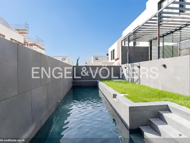 Casa adosada en venta en Pozuelo de Alarcón, Somosaguas. Chalets de lujo en obra nueva en Pozuelo. Casas adosadas Pozuelo de.