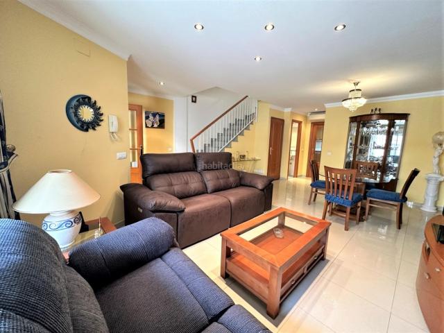 Casa adosada en venta en Pobla de Farnals la, Pobla de Farnals. ADOSADO A LA VENTA EN LA MEJOR ZONA DE LA POBLA DE FARNALS. Casas adosadas Pobla de Farnals.