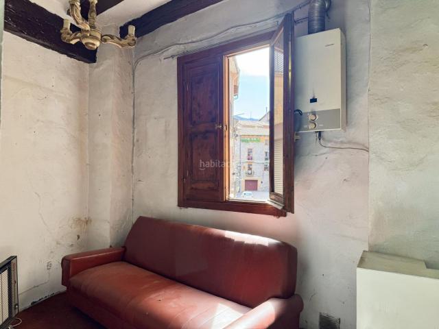 Casa adosada en venta en Pobla de Lillet La. Casa con tres pisos a reformar en La Pobla de Lillet. Casas adosadas Pobla de Lillet.