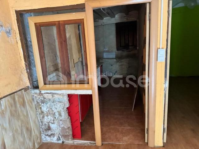 Casa adosada en venta en Pobla de Lillet La. Casa de pueblo con gran potencial en el centro de La Pobla de Lillet. Casas adosadas Pobla de Lillet.