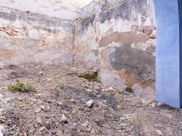 Casa adosada en venta en Pobla de Montornès La. Superficie total 278 m, casa rústica superficie útil 278 m, habitaciones dobles 8, 1 baño, antigüedad más de 50, asfaltado, carpin. Casas adosadas.