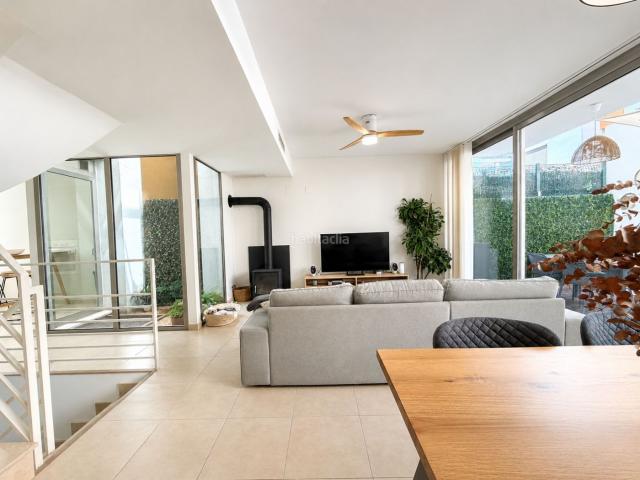 Casa adosada en venta en Pobla de Vallbona la, Núcleo Urbano. UNA VIVIENDA ACOGEDORA EN LA POBLA DE VALLBONA CON TODO A TU ALCANCE!Una vivienda con encanto en La Pobla de Vallbona, con terra.