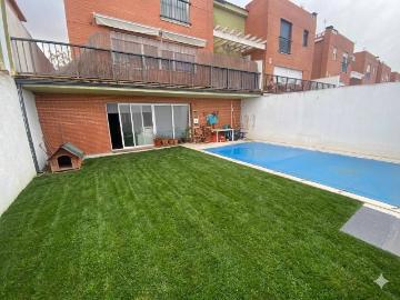 Casa adosada en Venta en Poblete