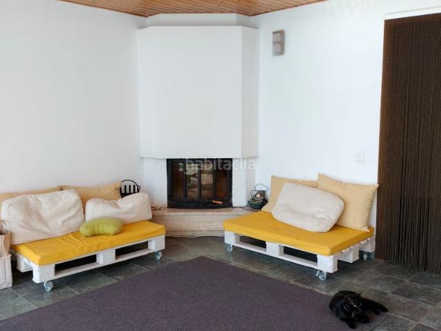 Casa adosada en venta en Polinyà. Casa adosada de 4 dormitorios, 2 baños, garaje y jardín. Casas adosadas.