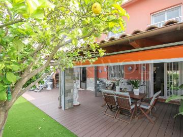 Casa adosada en venta en Polinyà. LA ESQUINERA PERFECTA. Casas adosadas.