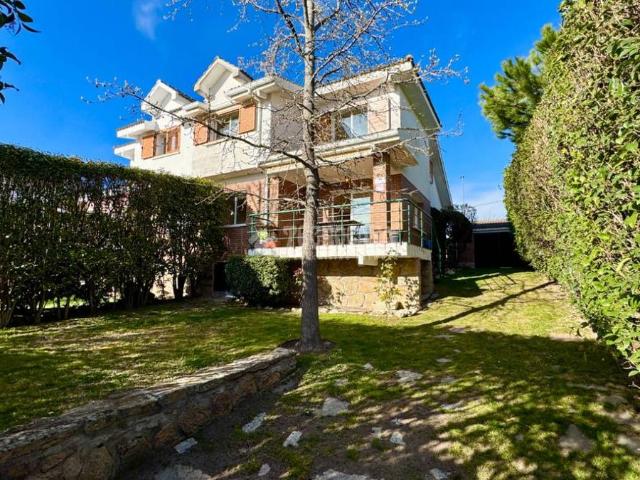 Casa adosada en Venta en Polideportivo Colonia