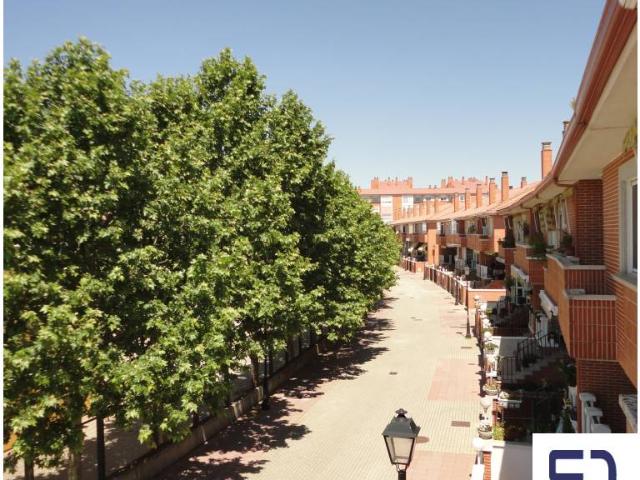 Casa adosada en Venta en Polígono Argales