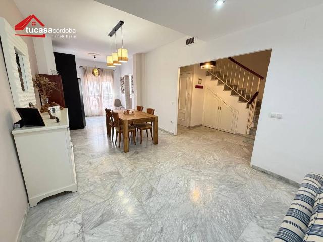 Casa adosada en Venta en Poniente Norte Miralbaida Parque Azahara