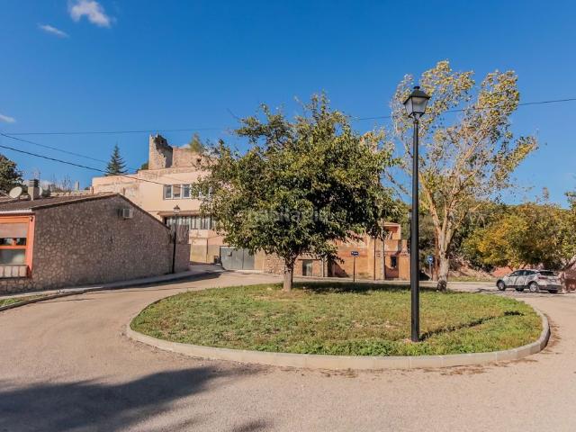 Casa adosada en venta en Pontils. Gran oportunidad de comprar un vivienda con plaza de garaje en la localidad de Pontils en Tarragona. con una superficie de 160 m. Casas adosadas.