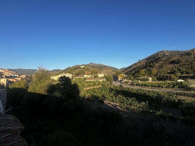 Casa adosada en venta en Porrera. OPORTUNIDAD. CASA EN EL CENTRO DE PORRERACasa parcialmente reformada, situada en el centro de Porrera, en una ubicación excepciona. Casas adosadas.