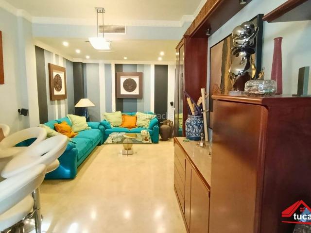 Casa adosada en venta en Posadas. Amplia casa adosada en Posadas con 4 dormitorios, patio, garaje y excelentes calidades. Casas adosadas.