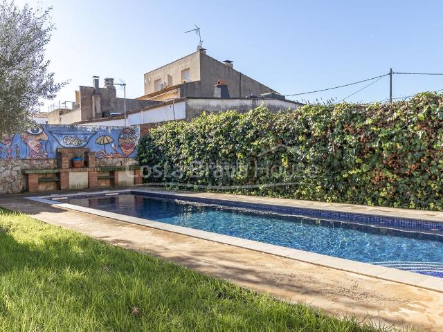 Casa adosada en venta en Palafrugell, Piverd Vila Seca Bruguerol Costa Brava. Casa en Palafrugell con jardín, piscina privada y ubicación privilegiada. Casas adosadas.