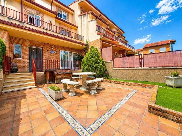 Casa adosada en Venta en Palazuelos de Eresma