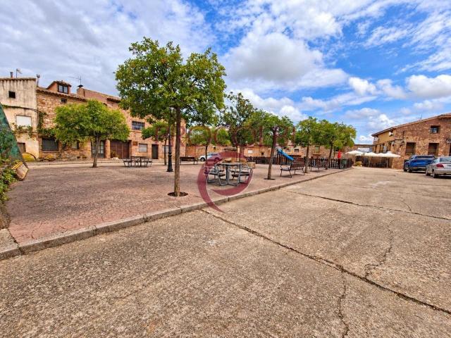 Casa adosada en venta en Pálmaces de Jadraque. CASA DE PUEBLO CON 5 DORMITORIOS, TEJADOS REPARADOS Y JUNTO AL EMBALSE DE PÁLMACES POR SOLO 69.000 !. Casas adosadas Pálmaces de.